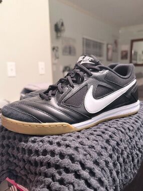 Nike Gato